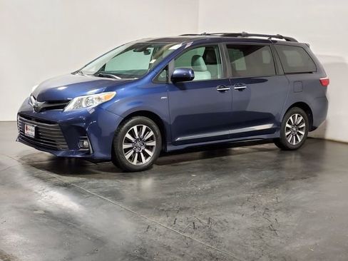 Used 2019 Toyota Sienna XLE image 5
