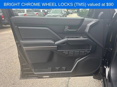Used 2025 Toyota 4Runner SR5 AWD/4WD image 14