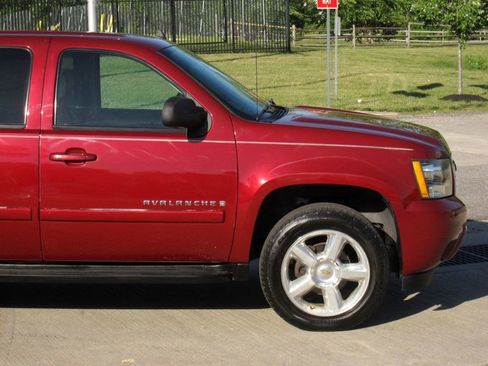 Used 2007 Chevrolet Avalanche LT w/ LT Preferred Equipment Group AWD/4WD image 10