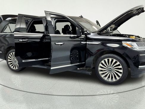 Used 2018 Lincoln Navigator L Reserve w/ Technology Package AWD/4WD image 14