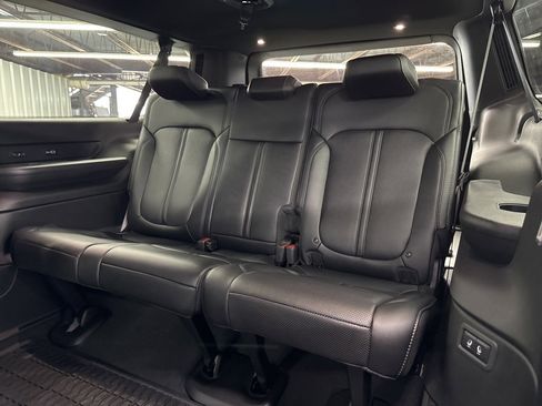 New 2025 Jeep Wagoneer L Series II w/ Convenience Group I image 13