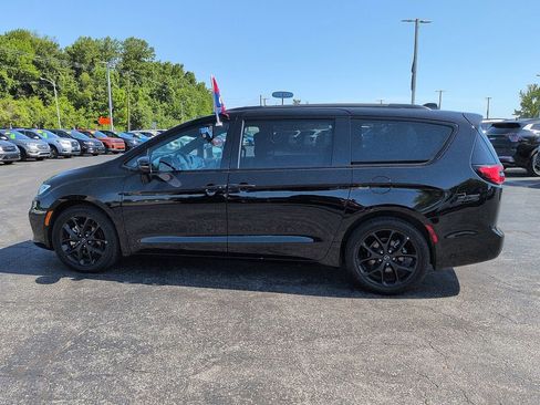 Used 2025 Chrysler Pacifica Limited FWD image 4