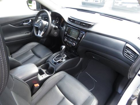 Used 2018 Nissan Rogue SL w/ Premium Package AWD/4WD image 14