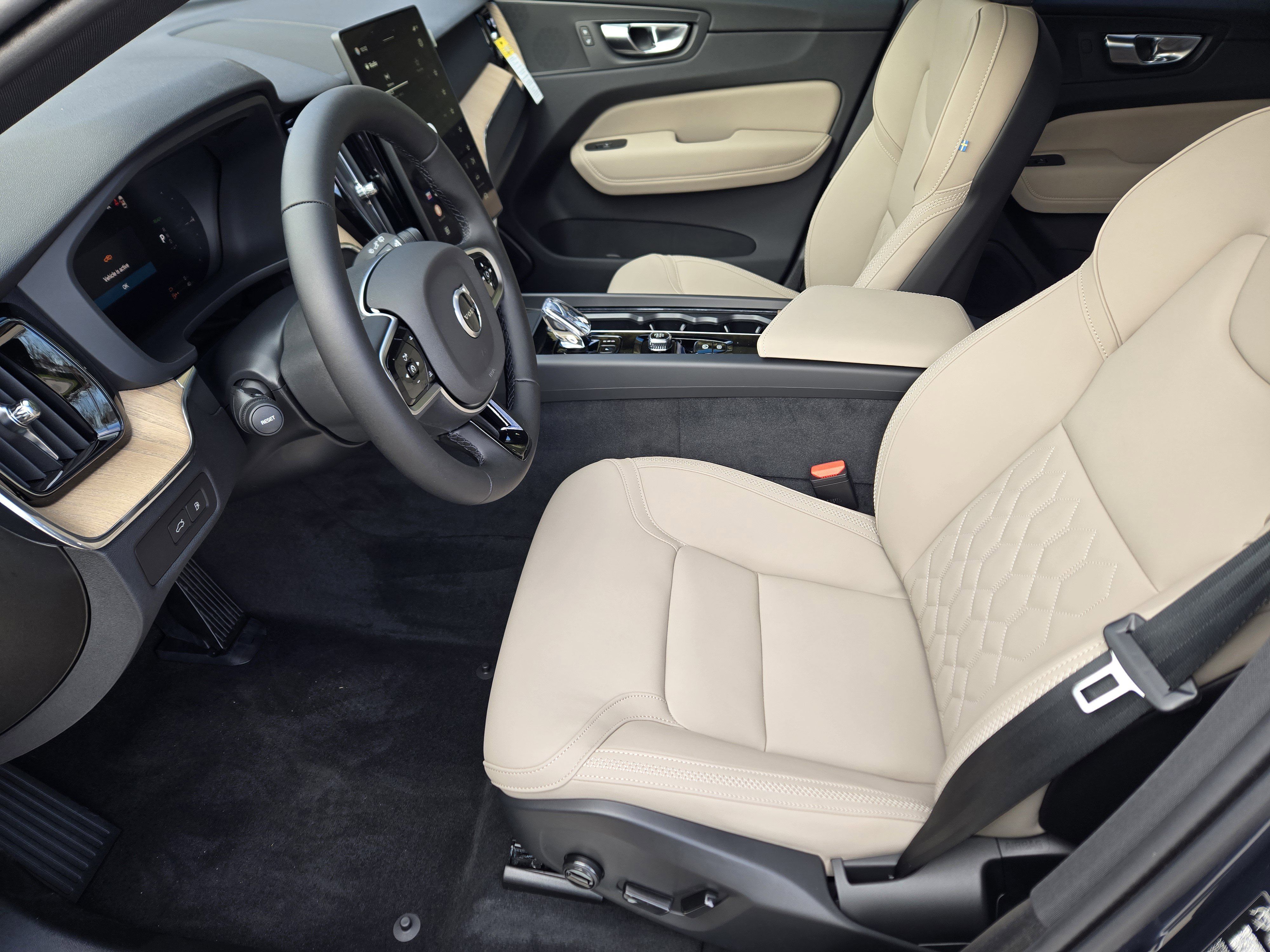 Used 2026 Volvo XC60 T8 Plus w/ Protection Package Premier AWD/4WD image 11