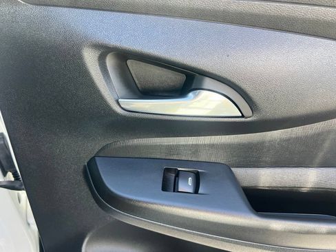 Used 2025 Buick Envista Preferred FWD image 33