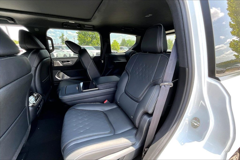 New 2027 INFINITI QX80 Autograph w/ Premium Cargo Package AWD/4WD image 14
