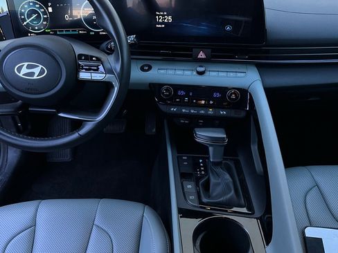 Used 2025 Hyundai Elantra Limited image 15