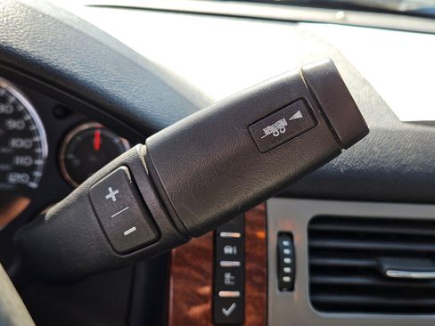 Used 2008 GMC Sierra 2500 SLT w/ EZ-Lift Tailgate Package AWD/4WD image 26