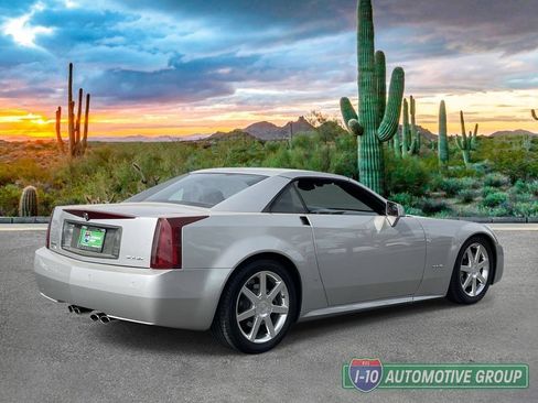 Used 2007 Cadillac XLR RWD image 3