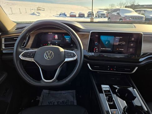 Used 2025 Volkswagen Atlas SE image 18