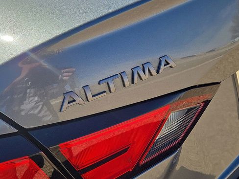 Used 2023 Nissan Altima 2.5 SV image 14