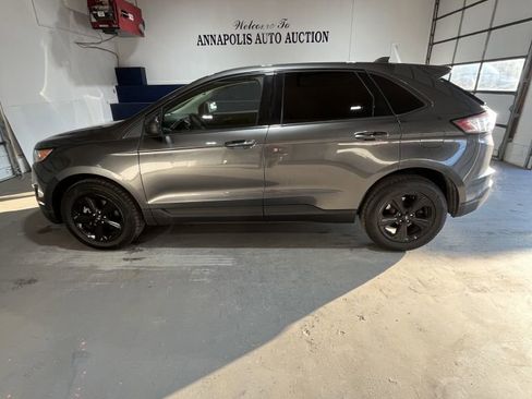 Used 2017 Ford Edge SE image 1