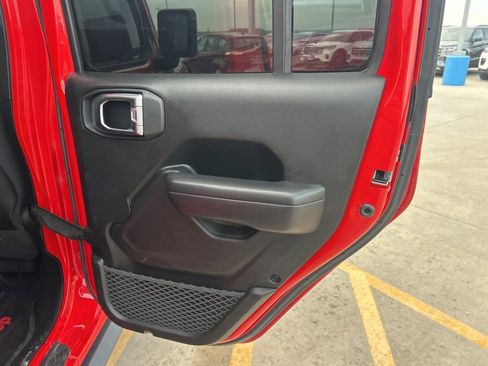 Used 2020 Jeep Gladiator Rubicon w/ Cold Weather Group image 13