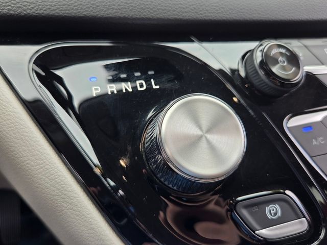 Used 2024 Chrysler Pacifica Touring-L FWD image 24