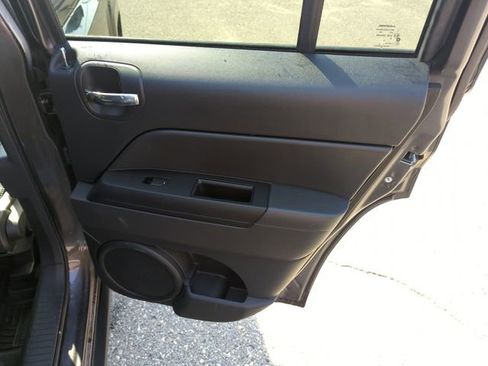 Used 2016 Jeep Patriot High Altitude FWD image 21