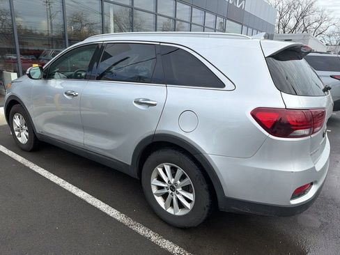 Used 2019 Kia Sorento LX w/ LX Convenience Package image 2