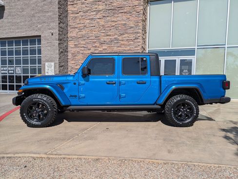 Used 2021 Jeep Gladiator Sport AWD/4WD image 2