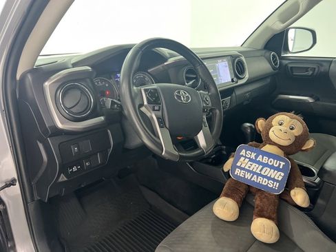 Used 2020 Toyota Tacoma SR5 image 9