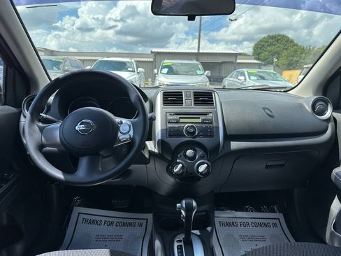Used 2014 Nissan Versa SV FWD image 9