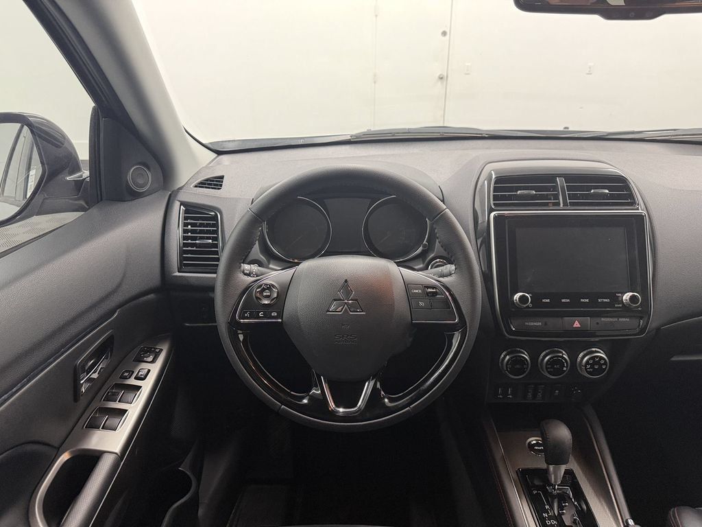 Used 2025 Mitsubishi Outlander Sport SE AWD/4WD image 28