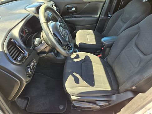 Used 2017 Jeep Renegade Altitude AWD/4WD image 10