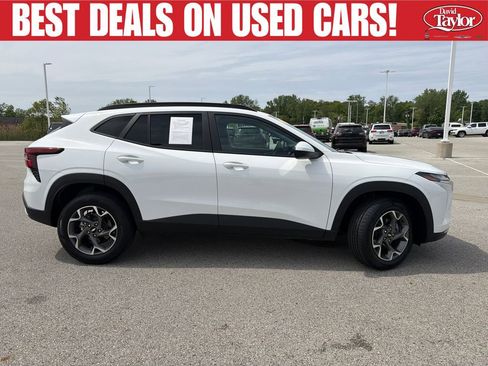Used 2024 Chevrolet Trax LT w/ Driver Confidence Package FWD image 2