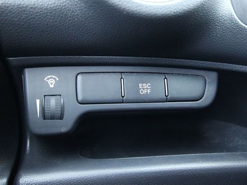 Used 2009 Kia Rondo LX FWD image 19