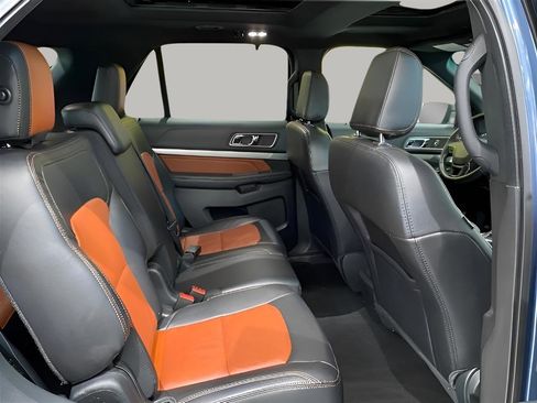 Used 2019 Ford Explorer XLT w/ Equipment Group 202A AWD/4WD image 9