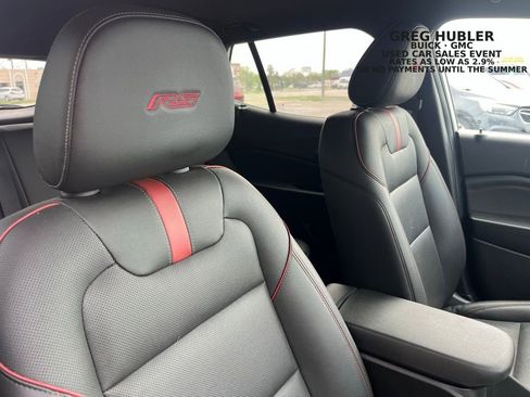 Used 2024 Chevrolet Trax RS w/ Sunroof Package FWD image 23