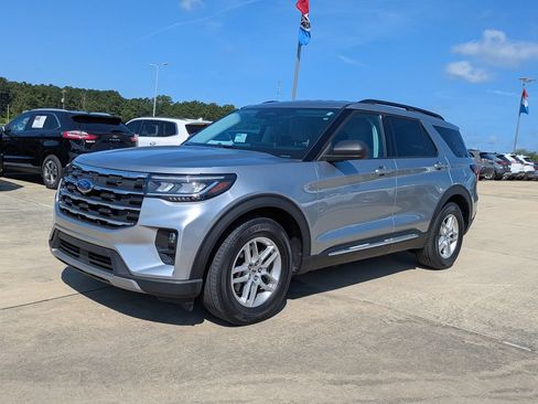 Used 2025 Ford Explorer Active w/ Active Comfort Package RWD image 1