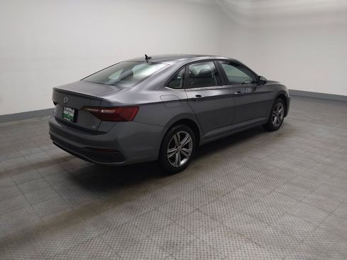 Used 2024 Volkswagen Jetta SE FWD image 10