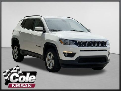 Used 2018 Jeep Compass Latitude w/ Popular Equipment Group AWD/4WD image 1
