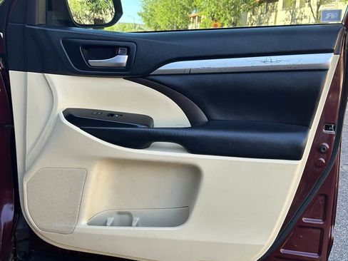 Used 2019 Toyota Highlander XLE image 42