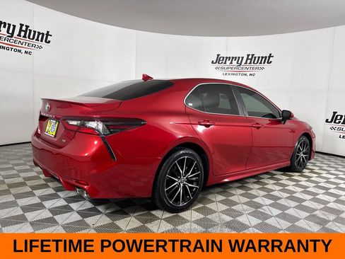 Used 2022 Toyota Camry SE FWD image 6