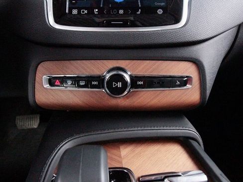 Certified 2025 Volvo XC90 B6 Plus w/ Protection Package Premier image 11