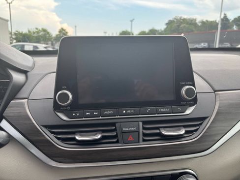 Used 2025 Nissan Altima 2.5 SV FWD image 16