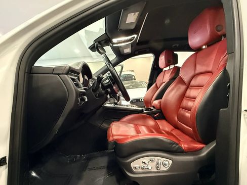 Used 2018 Porsche Macan GTS AWD/4WD image 9