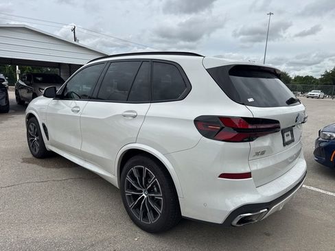 Used 2025 BMW X5 xDrive50e w/ M Sport Package AWD/4WD image 4