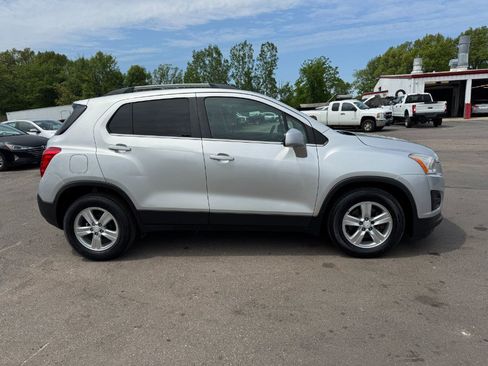Used 2016 Chevrolet Trax LT w/ LT Convenience Package FWD image 6