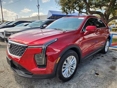 Used 2024 Cadillac XT4 Luxury w/ Cold Weather Package image 3