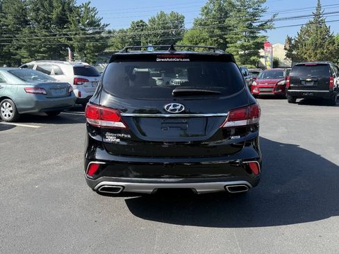 Used 2017 Hyundai Santa Fe SE w/ SE Premium Package 02 AWD/4WD image 9