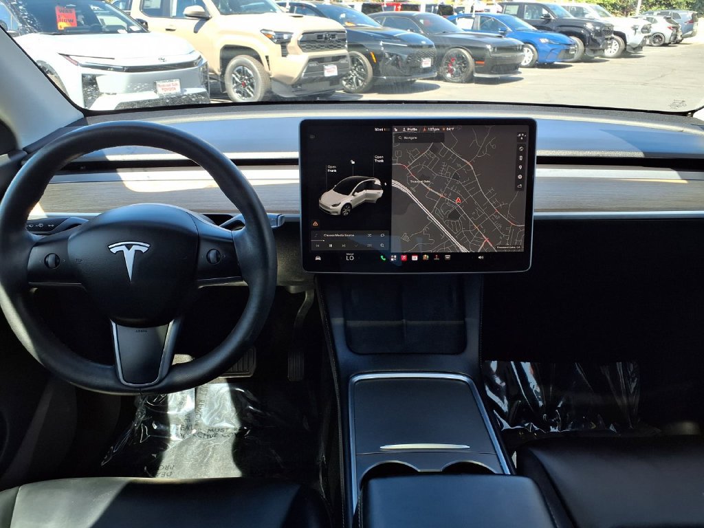 Used 2021 Tesla Model Y Long Range AWD/4WD image 25