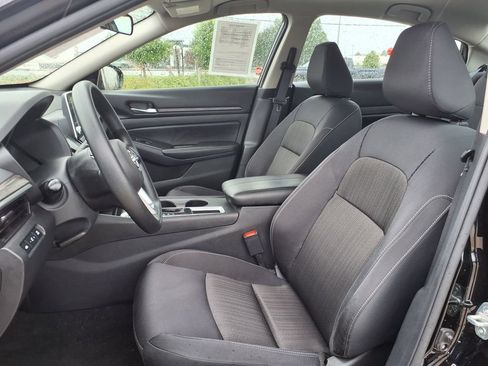 Used 2025 Nissan Altima 2.5 SV FWD image 14