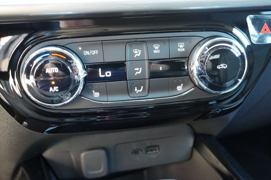 New 2026 Chevrolet Trax LT w/ LT Convenience Package FWD image 19