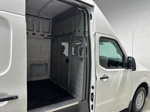 Used 2021 Nissan NV 2500 S image 9