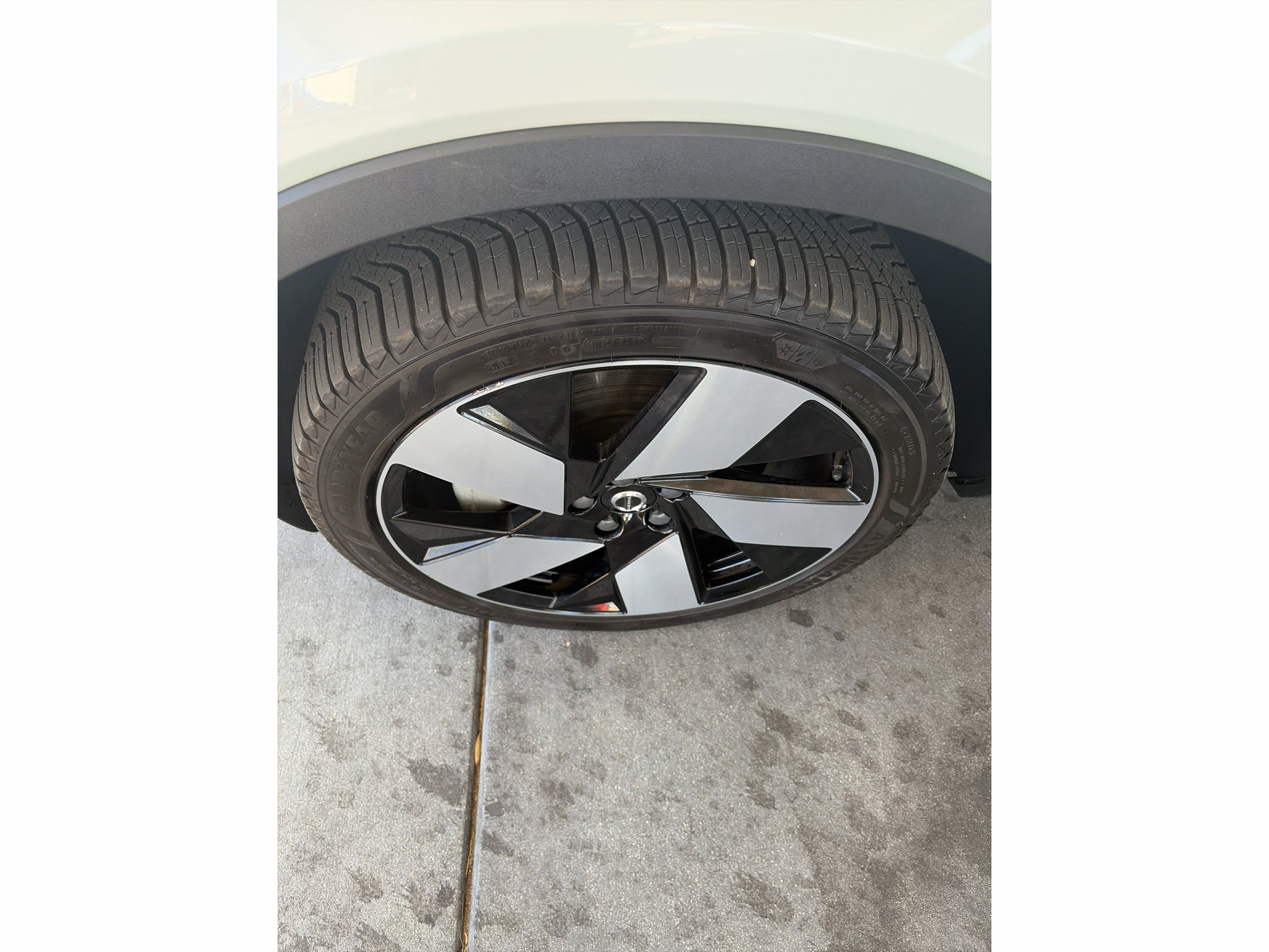 Used 2023 Volvo C40 P8 Recharge Ultimate AWD/4WD image 16