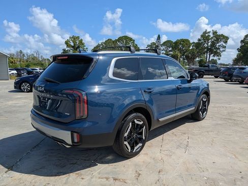 Used 2024 Kia Telluride EX w/ EX Captain's Chair Package AWD/4WD image 8