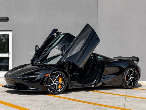 Used 2024 McLaren 750S RWD image 10