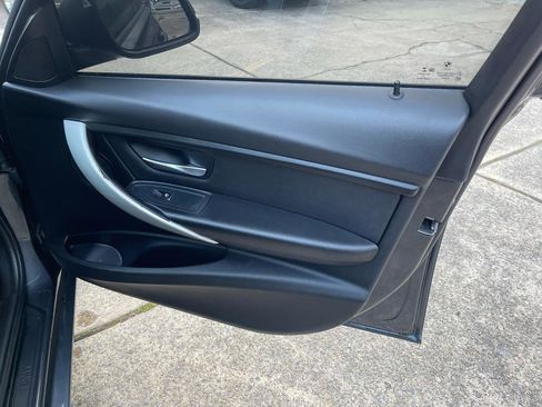 Used 2018 BMW 320i Sedan image 15
