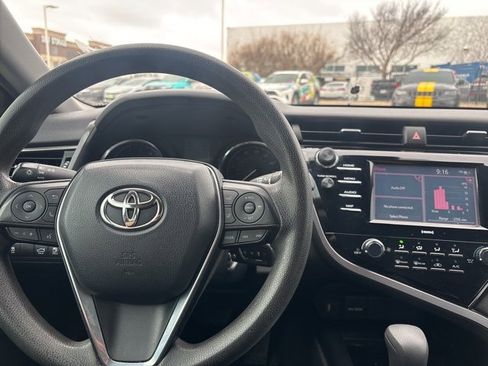 Used 2020 Toyota Camry LE image 10